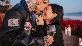 Kourtney Kardashian surprise par son fiancé Travis Barker pour la Saint-Valentin