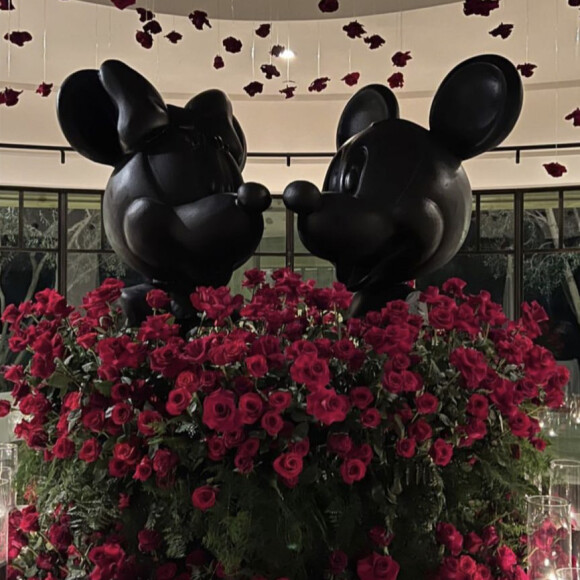 Kourtney Kardashian découvre la surprise de son fiancé Travis Barker pour la Saint-Valentin. Le 13 février 2022.
