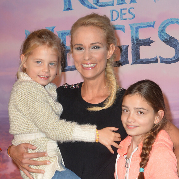 Elodie Gossuin et ses filles Rose et Joséphine Lacherie - Projection exceptionelle de "La Reine des Neiges 2" au Grand Rex à Paris, le 13 novembre 2019. © Veeren Ramsamy/Bestimage