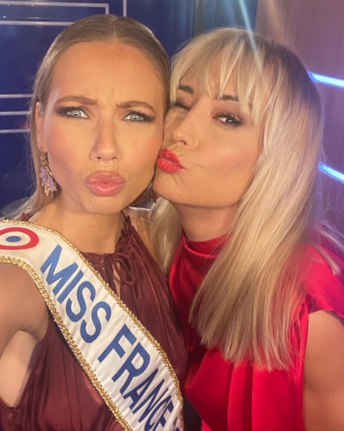 Photo : Amandine Petit et Elodie Gossuin en tournage pour M6, le 15  novembre 2021. - Purepeople