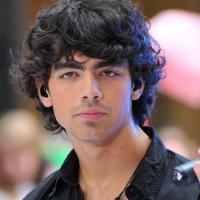 Jonas Brothers : regardez Joe dans son hilarante parodie du tube de Beyoncé... "Single Ladies" !
