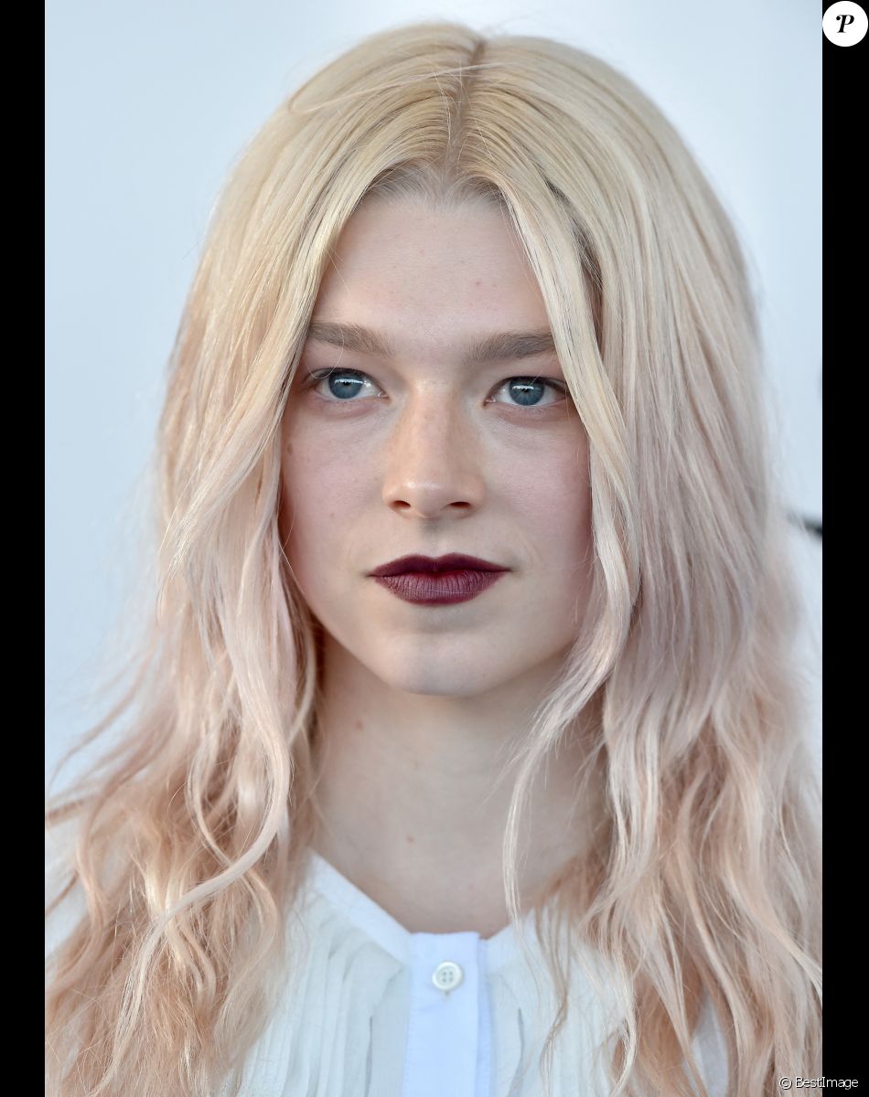 Hunter Schafer au photocall de la soirée de la 35ème édition des Film Independant Spirit Awards à Los Angeles le 8 février 2020.