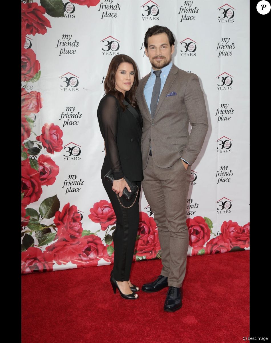 Giacomo Gianniotti et sa fiancée Nichole Gustafson - 30e gala annual "My Friend's Place" au Hollywood Palladium à Los Angeles, le 7 avril 2018.