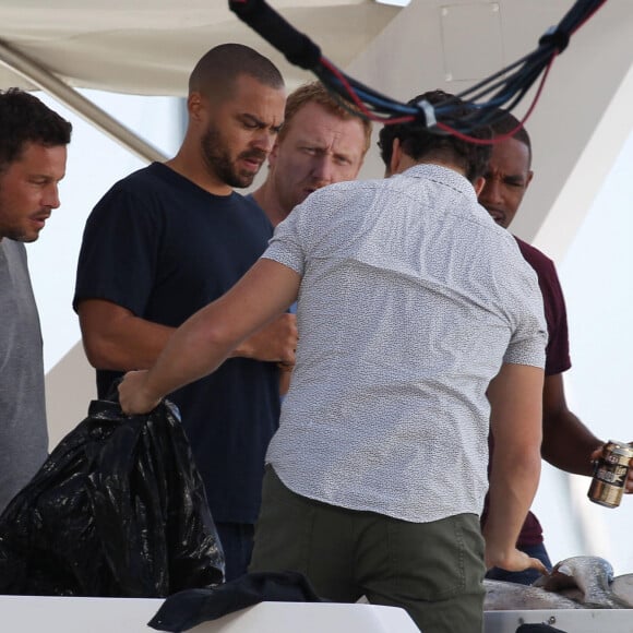 Jesse Williams, Justin Chambers, Kevin McKidd, Jason Winston George et Giacomo Gianniotti sur le tournage de la série Grey's Anatomy à Marina Del Rey, le 27 septembre 2017. © CPA/Bestimage