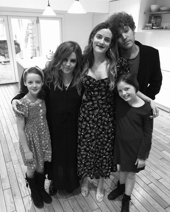 Lisa-Marie Presley avec ses enfants, dont son fils Benjamin qui s'est suicidé en 2020.