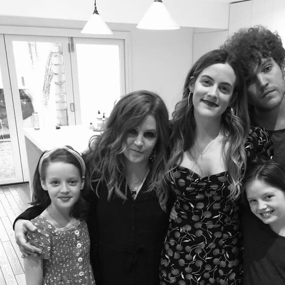 Lisa-Marie Presley avec ses enfants, dont son fils Benjamin qui s'est suicidé en 2020.