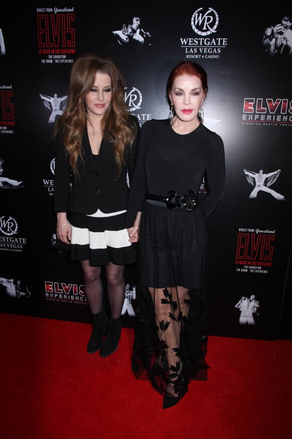 Priscilla Presley et sa fille Lisa Marie Presley - Première du spectacle musical "Elvis The Experience" à Las Vegas. Le 23 avril 2015 