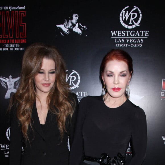 Priscilla Presley et sa fille Lisa Marie Presley - Première du spectacle musical "Elvis The Experience" à Las Vegas. Le 23 avril 2015 