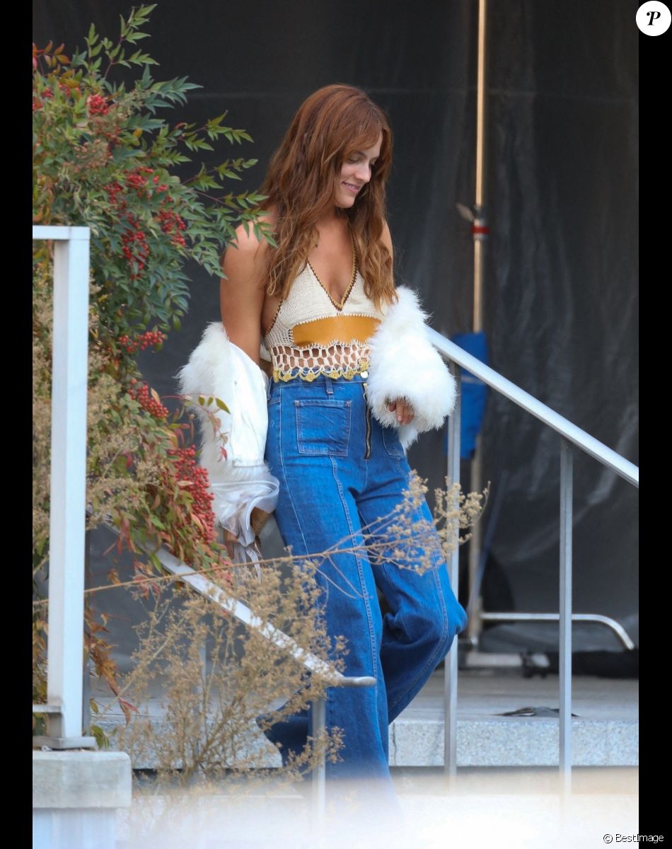 Exclusif - Suki Waterhouse et Riley Keough travaillent leurs rôles pour leur prochain film "Daisy Jones & The Six" à Glendale, le 15 octobre 2021.