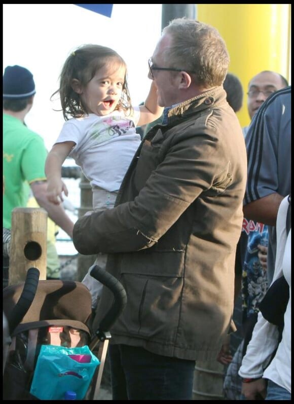 François-Henri Pinault et sa fille Valentina sur le Santa Monica Pier le 2 janvier 2010