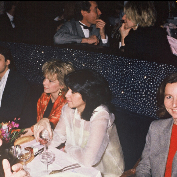 Archives : La femme de Daniel Balavoine, Corinne, France Gall et Jean Rochefort à l'Alcazar à Paris