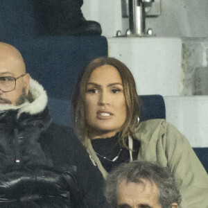 Vitaa (enceinte de son 3ème enfant) et son mari Hicham Bendaoud, Nikola Karabatic et sa compagne Geraldine Pillet , Alain Prost - People lors de la huitième de finale aller de la Ligue des champions entre le PSG et le Real Madrid au Parc des Princes à Paris le 15 février 2022. © Cyril Moreau/Bestimage