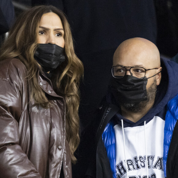 Vitaa et son mari Hicham Bendaoud - People au match de Ligue 1 Uber Eats "PSG contre Monaco (2-0)" au Parc des Princes à Paris le 12 décembre 2021. © Cyril Moreau/Bestimage 