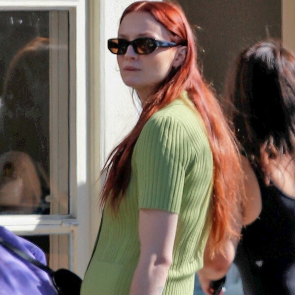 Sophie Turner enceinte et son mari Joe Jonas vont prendre leur petit-déjeuner à Los Feliz