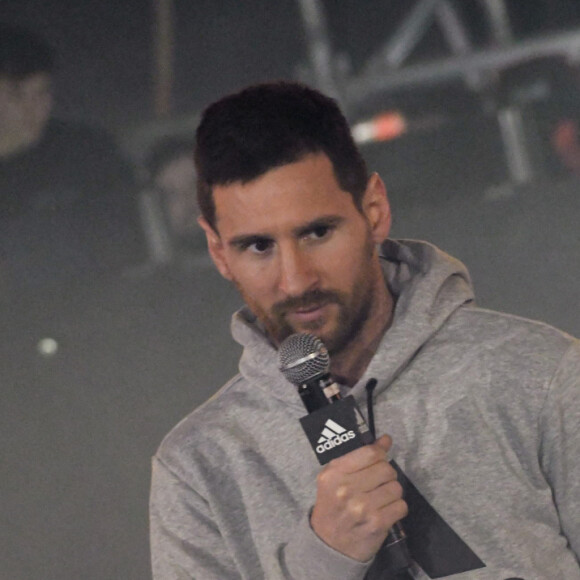 Lionel Leo Messi, présente sa nouvelle paire de chaussures de football Adidas à Barcelone, le 11 décembre 2019.