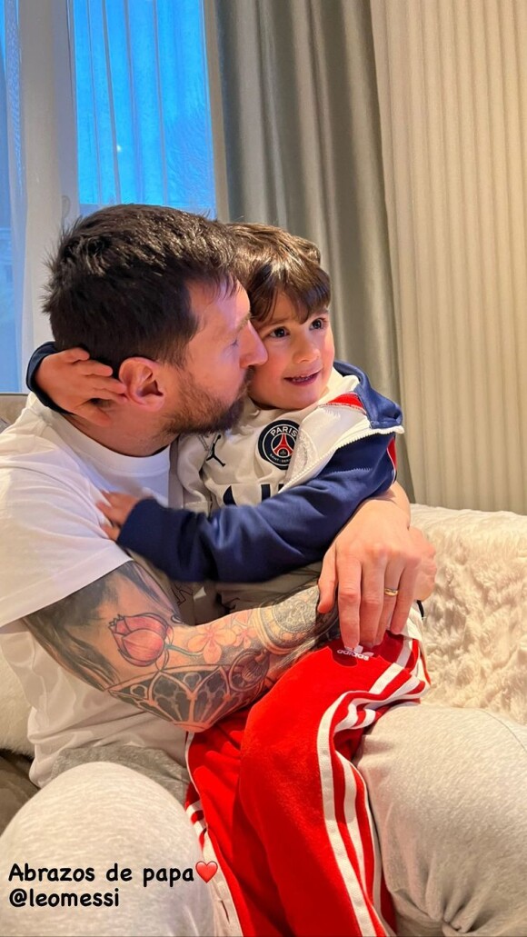 Lionel Messi et son fils Ciro.