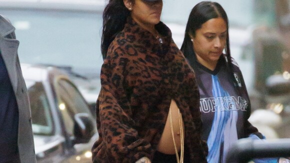 Rihanna enceinte : nouvelle sortie remarquée et stylée, son ventre rond à l'air
