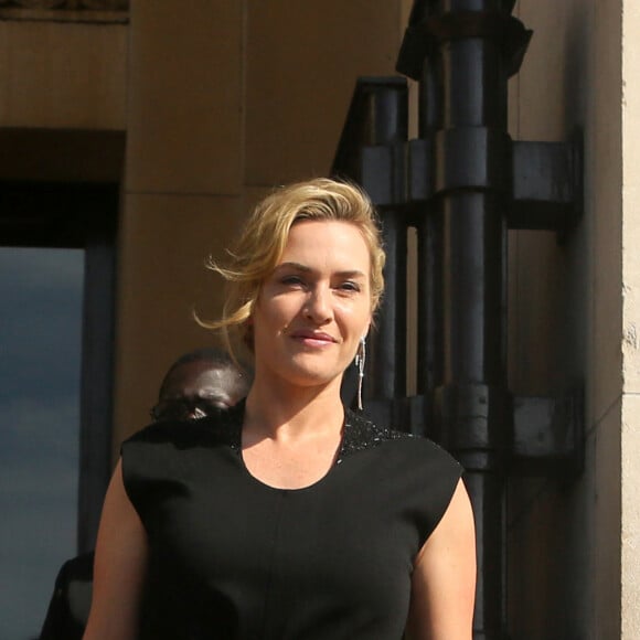 Kate Winslet arrivant au défilé de mode Haute-Couture automne-hiver 2017/2018 "Giorgio Armani" au palais de Chaillot à Paris, le 4 juillet 2017 © CVS-Veeren/Bestimage 