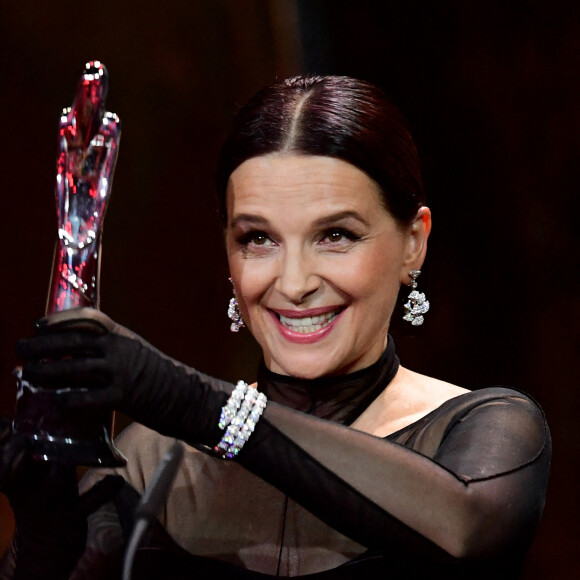 Juliette Binoche reçoit le prix European Achievement in World Cinema Award - European Film Awards 2019 à Berlin le 7 décembre 2019.