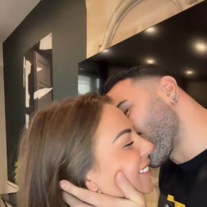 Adil Rami en couple avec Léna, vue dans "Les Marseillais" ou "Les Princes de l'amour"