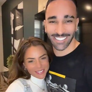 Adil Rami en couple avec Léna, vue dans "Les Marseillais" ou "Les Princes de l'amour"