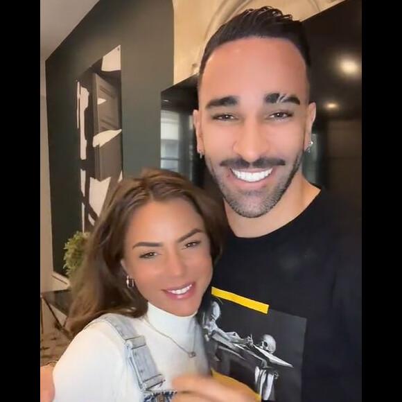 Adil Rami en couple avec Léna, vue dans "Les Marseillais" ou "Les Princes de l'amour"