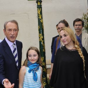 Bertrand Delanoë, Chloé Mons et sa fille Poppée - Inauguration d'un nouveau square dans le 18ème arrondissement en hommage au chanteur disparu Alain Bashung.