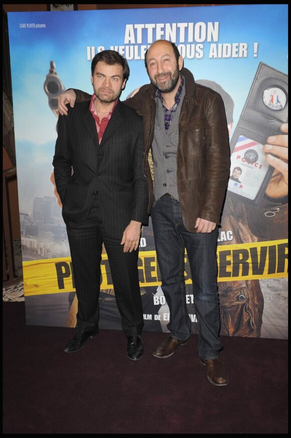 Kad Merad et Clovis Cornillac, à l'occasion de l'avant-première de Protéger et servir, qui s'est tenue le 11 janvier 2010 au Gaumont Opéra, à Paris.