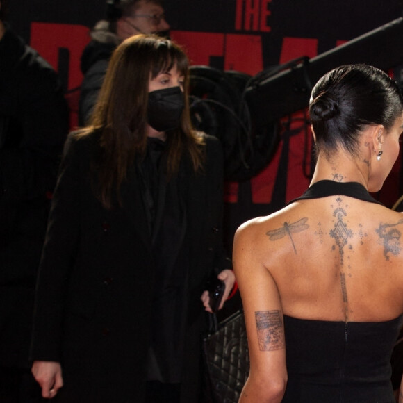 Zoë Kravitz, sublime dans une robe noire Saint Laurent, assiste à l'avant-première du film "The Batman" au cinéma BFI IMAX Waterloo. Londres, le 23 février 2022.