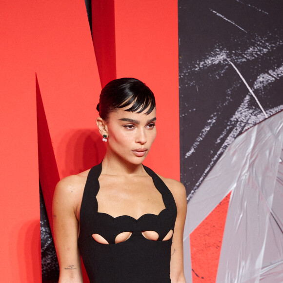 Zoë Kravitz, sublime dans une robe noire Saint Laurent, assiste à l'avant-première du film "The Batman" au cinéma BFI IMAX Waterloo. Londres, le 23 février 2022.