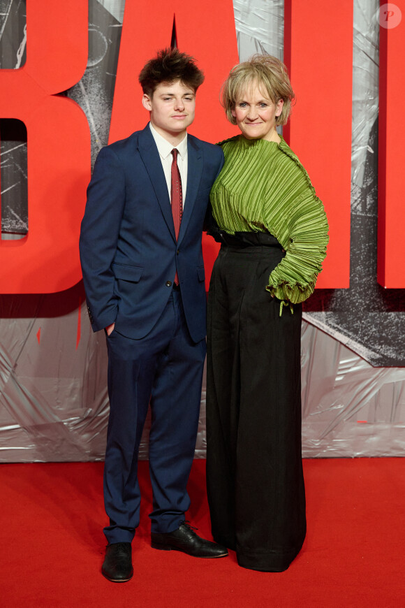Lorraine Ashbourne et son fils Louis Serkis assistent à l'avant-première du film "The Batman" au cinéma BFI IMAX Waterloo. Londres, le 23 février 2022.