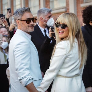 Rita Ora et Taika Waititi arrivent au défilé Fendi, collection prêt-à-porter automne-hiver 2022-2023, lors de la Fashion Week de Milan. Le 23 février 2022. © Mairo Cinquetti/LPS via Zuma Press/Bestimage