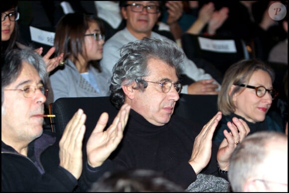 Michel Boujenah, surpris à l'avant-première du film Une petite zone de turbulence, au cinéma UGC Ciné Cité Bercy, à Paris, le 11 janvier 2010.