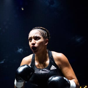 Estelle Yoka Mossely (poids Super Plume femme ) - La boxeuse française Estelle Mossely remporte son premier combat post-accouchement face à sa compatriote Aurélie Froment aux points, à Paris La Défense Arena. Le 25 Septembre 2020. © JB Autissier / Panoramic / Bestimage