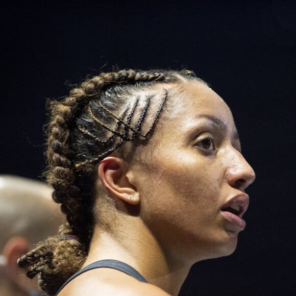 Joie d'Estelle Yoka Mossely (poids Super Plume femme ) - La boxeuse française Estelle Mossely remporte son premier combat post-accouchement face à sa compatriote Aurélie Froment aux points, à Paris La Défense Arena. Le 25 Septembre 2020. © JB Autissier / Panoramic / Bestimage