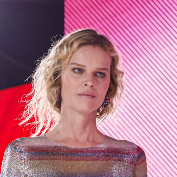 Eva Herzigova défile pour Missoni (collection automne-hiver 2022-2023) lors de la Fashion Week de Milan, le 25 février 2022.