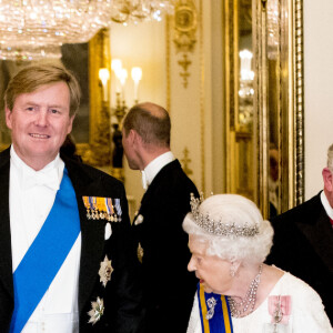 La reine Maxima des Pays-Bas, le roi Willem-Alexander des Pays-Bas, la reine Elisabeth II d'Angleterre, le prince Charles, prince de Galles, et Camilla Parker Bowles, duchesse de Cornouailles - Les souverains néerlandais assistent à un banquet d'Etat au palais de Buckingham de Londres, lors de leur visite d'État au Royaume-Uni, le 23 octobre 2018.