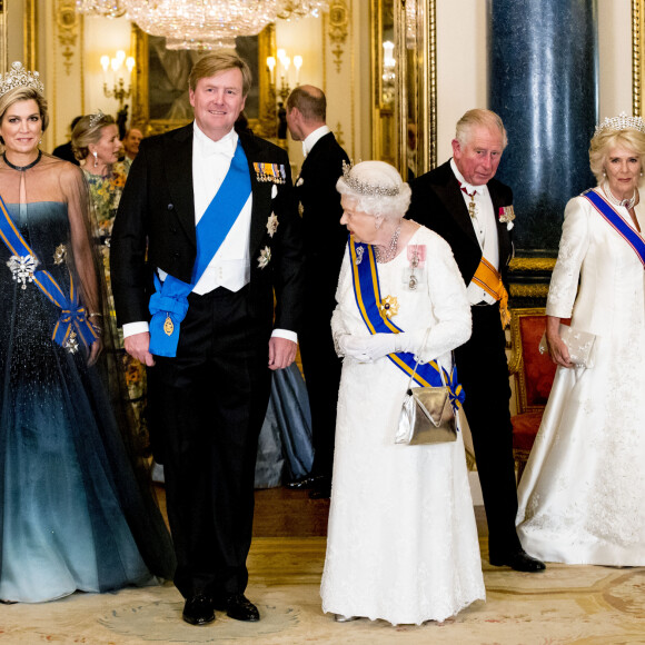 La reine Maxima des Pays-Bas, le roi Willem-Alexander des Pays-Bas, la reine Elisabeth II d'Angleterre, le prince Charles, prince de Galles, et Camilla Parker Bowles, duchesse de Cornouailles - Les souverains néerlandais assistent à un banquet d'Etat au palais de Buckingham de Londres, lors de leur visite d'État au Royaume-Uni, le 23 octobre 2018.