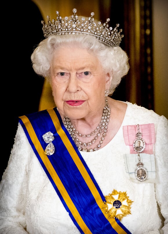 La reine Elisabeth II d'Angleterre (avec la "Girls of Great Britain and Ireland Tiara") - Les souverains néerlandais assistent à un banquet d'Etat au palais de Buckingham de Londres, lors de leur visite d'État au Royaume-Uni, le 23 octobre 2018.