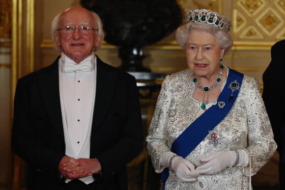 Michael Higgins (président irlandais) et la reine Elisabeth II d'Angleterre (avec la "Grand Duchess Vladimir Tiara" dans sa version complétée d'émeraudes) - Réception donnée en l'honneur du président irlandais au château de Windsor. Le 8 avril 2014