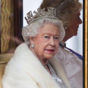 La reine Elisabeth II d'Angleterre (portant le "George IV State Diadem") - La famille royale d'Angleterre à son arrivée à l'ouverture du Parlement au palais de Westminster à Londres. Le 14 octobre 2019