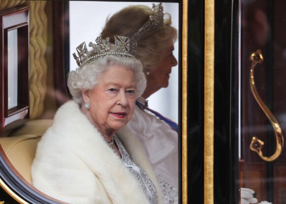 La reine Elisabeth II d'Angleterre (portant le "George IV State Diadem") - La famille royale d'Angleterre à son arrivée à l'ouverture du Parlement au palais de Westminster à Londres. Le 14 octobre 2019