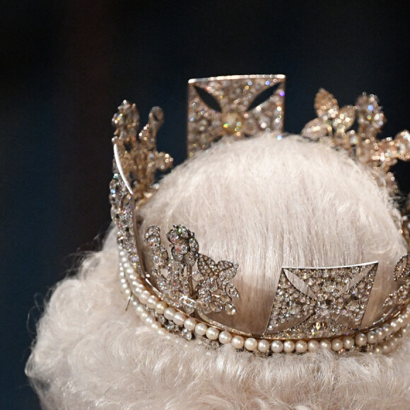 La reine Elisabeth II d'Angleterre (portant le "George IV State Diadem") - La famille royale d'Angleterre lors de l'ouverture du Parlement au palais de Westminster à Londres. Le 14 octobre 2019