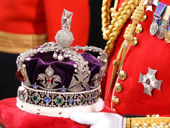 La couronne impériale d'apparat (Imperial State Crown) de la reine Elizabeth lors de la cérémonie d'ouverture du Parlement à Londres, le 8 mai 2013.