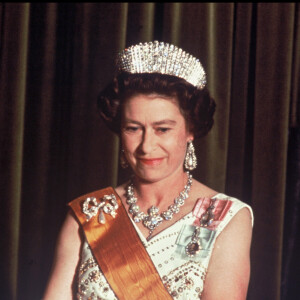 Elizabeth II en 1961, avec la "Queen Mary's Fringe Tiara".