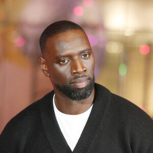 Omar Sy lors de l'inauguration des vitrines et du sapin de Noël des Galeries Lafayette Haussmann à Paris.