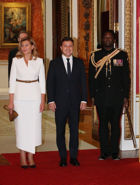 Le prince William, duc de Cambridge, et Kate Middleton, duchesse de Cambridge, reçoivent le président d'Ukraine, Volodymyr Zelensky et sa femme Olena à Buckingham Palace à Londres, le 7 octobre 2020.  The Duke and Duchess of Cambridge meet the President of Ukraine, Volodymyr Zelensky , and his wife, Olena, during an audience at Buckingham Palace, London. October 7, 2020.