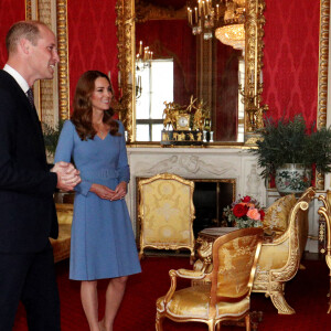 Le prince William, duc de Cambridge, et Kate Middleton, duchesse de Cambridge, reçoivent le président d'Ukraine, Volodymyr Zelensky et sa femme Olena à Buckingham Palace à Londres, le 7 octobre 2020. 