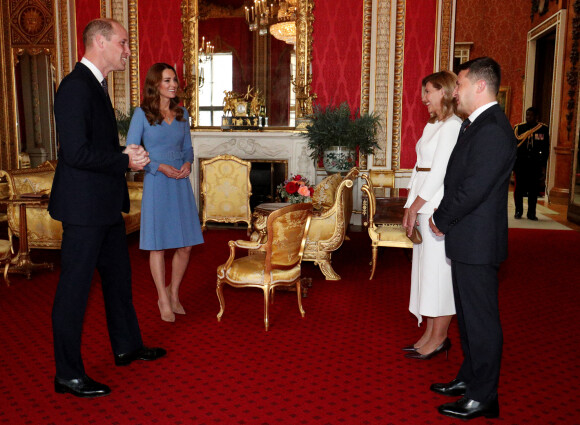 Le prince William, duc de Cambridge, et Kate Middleton, duchesse de Cambridge, reçoivent le président d'Ukraine, Volodymyr Zelensky et sa femme Olena à Buckingham Palace à Londres, le 7 octobre 2020. 