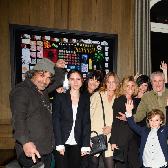 Claude Lelouch avec sa compagne Valérie Perrin, sa soeur Martine Lelouch, ses filles Stella Lelouch, Shaya Lelouch, Sabaya Lelouch, Salomé Lelouch, Sarah Lelouch, ses fils Sachka Lelouch, Simon Lelouch et ses petits-enfants - Le réalisateur français C. Lelouch célèbre ses 80 ans au restaurant Victoria à Paris, France, le 30 octobre 2017. © Coadic Guirec/Bestimage 